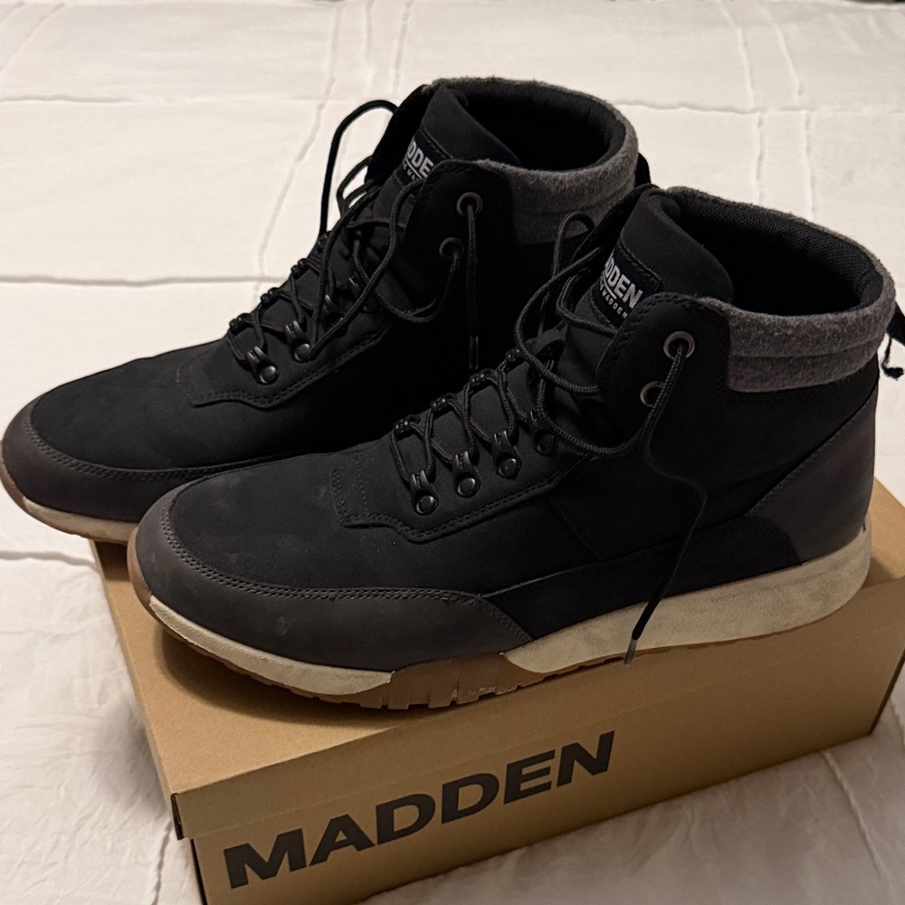 Men's Black High-Top Shoes